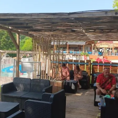 Kemp Mobil-home Confortable Avec Terrasse Pour 6 Personnes - Api-1-52-647 *