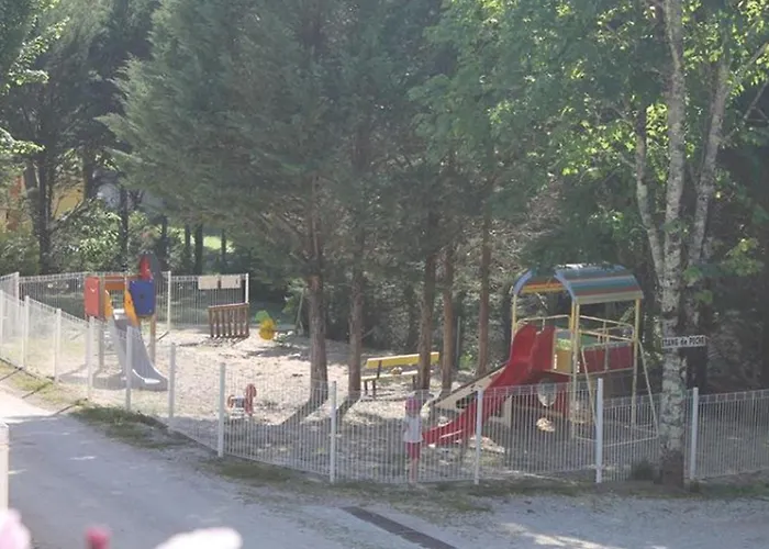 Mobil-home Confortable Avec Terrasse Pour 6 Personnes - Api-1-52-647 * La Cassagne